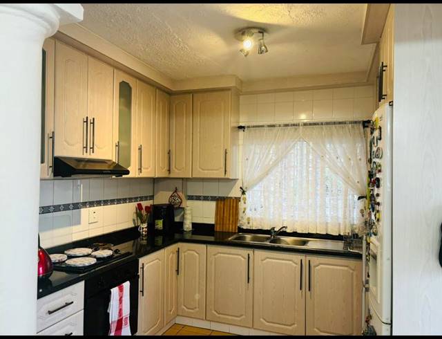 3 BEDROOM HOUSE FOR SALE IN MONTFORD